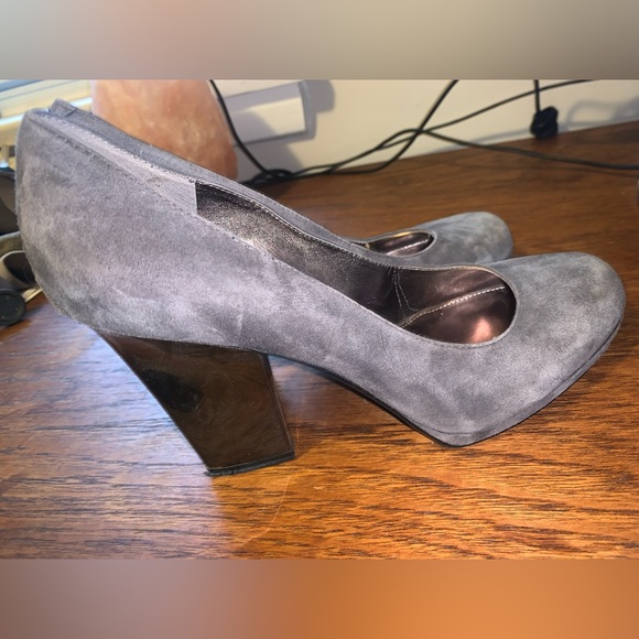 Grey suede Enzo Angiolini pumps sz 8 - Picture 3 of 4